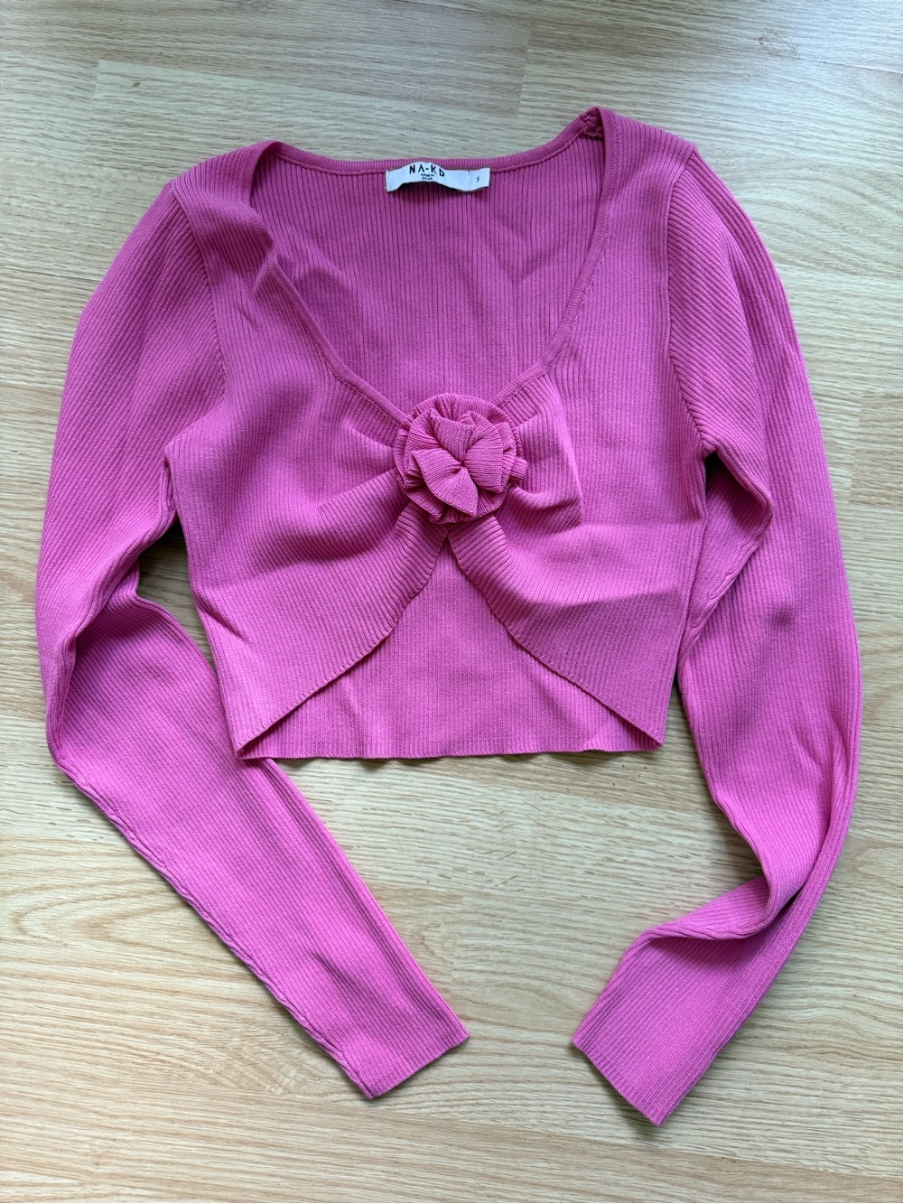 NA-KD Pink Cropped Rib-Knit Long Sleeve Top with Front Rosette